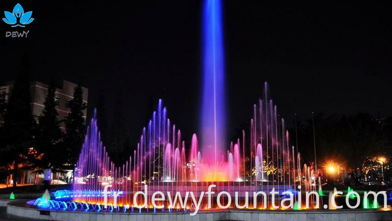 pool with fountain